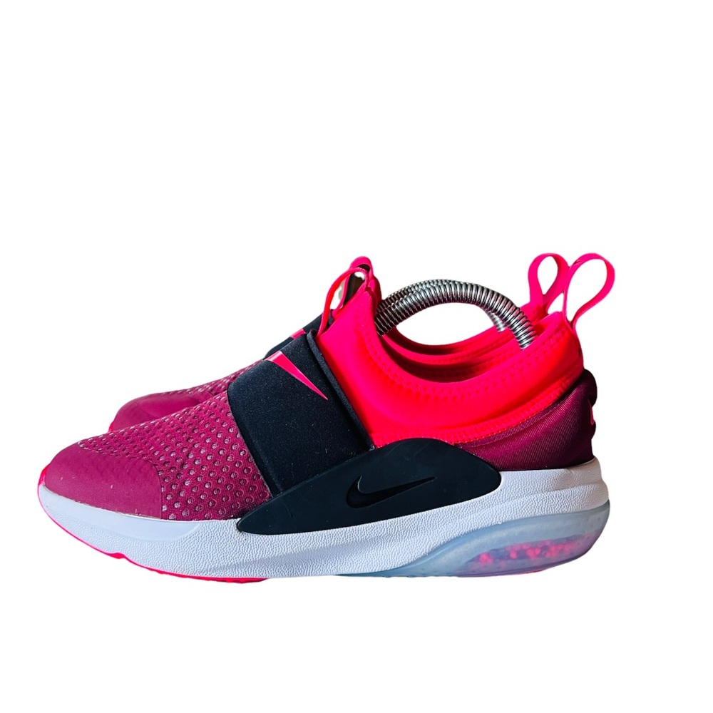 Nike Joyride Nova (GS) Slip-OnTeam Red/Black AQ3141 601 Youth 6 / Women's 7.5